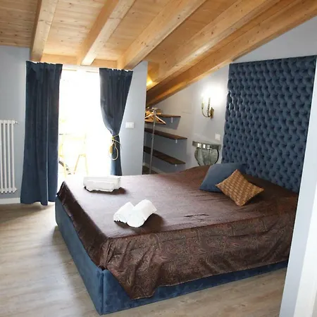 Juliet's Nest In Verona